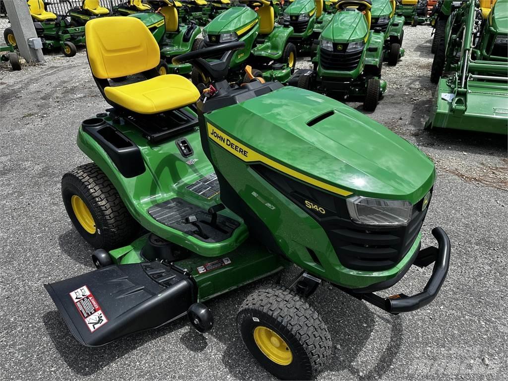 John Deere S140 ركوب الحشائش