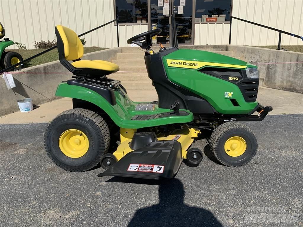 John Deere S140 ركوب الحشائش