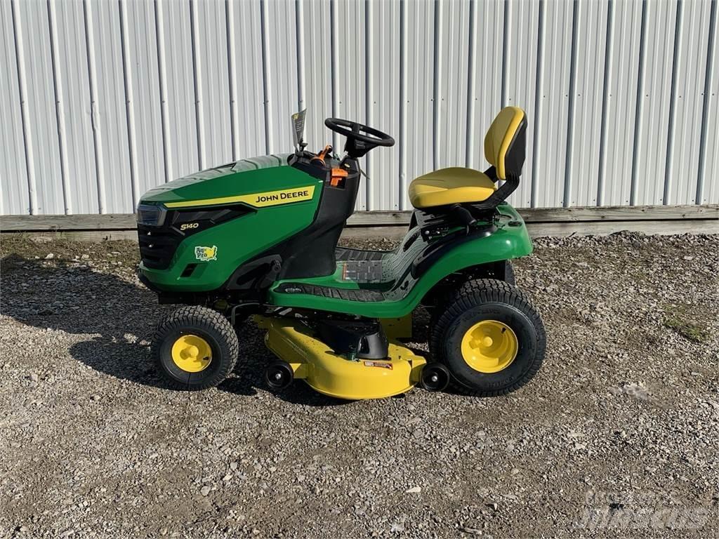 John Deere S140 ركوب الحشائش