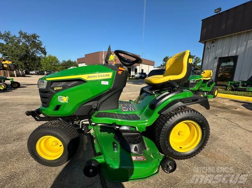 John Deere S180 جرارات مدمجة