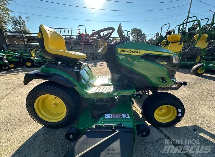 John Deere S180 جرارات مدمجة