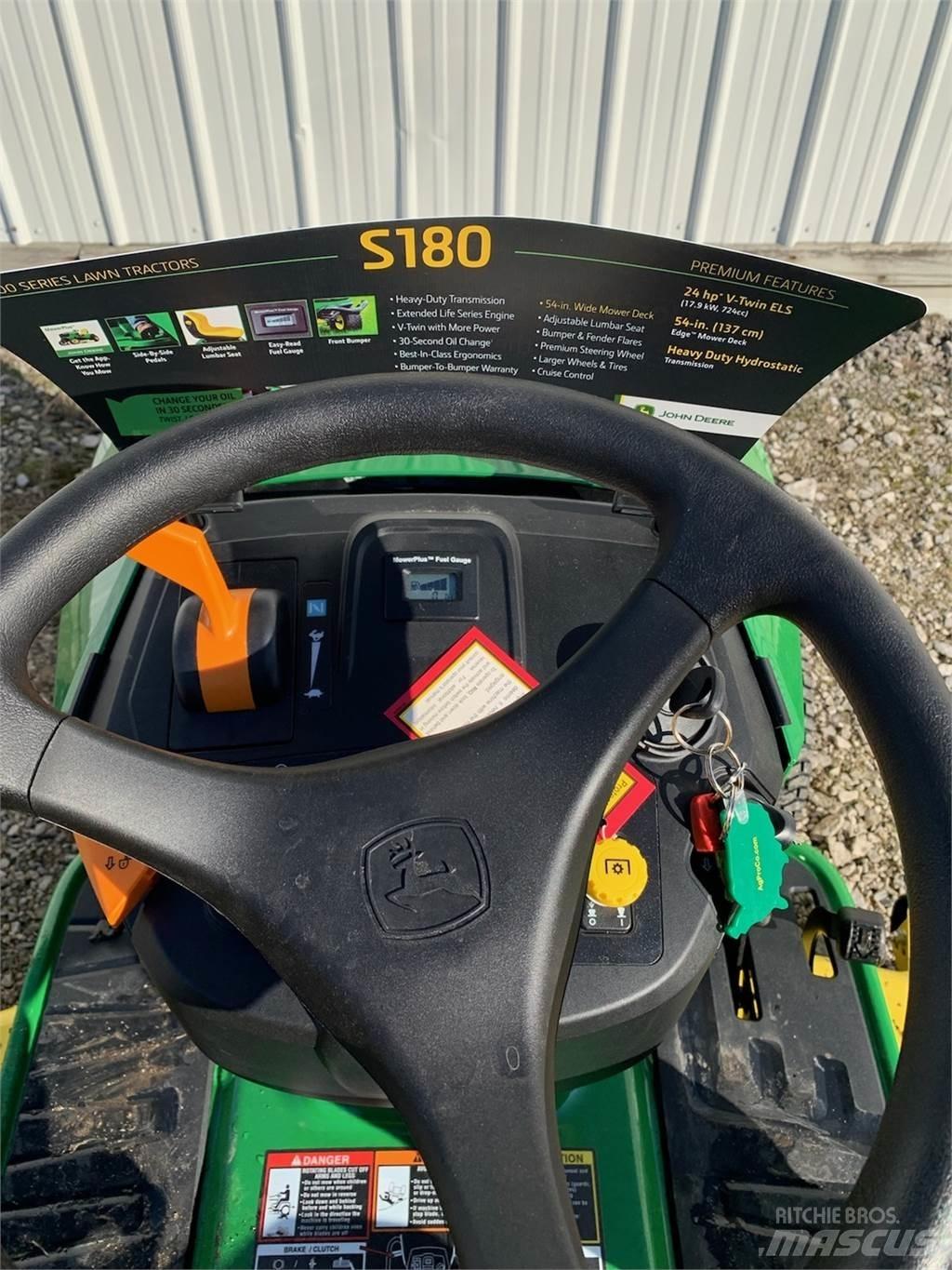 John Deere S180 جرارات مدمجة