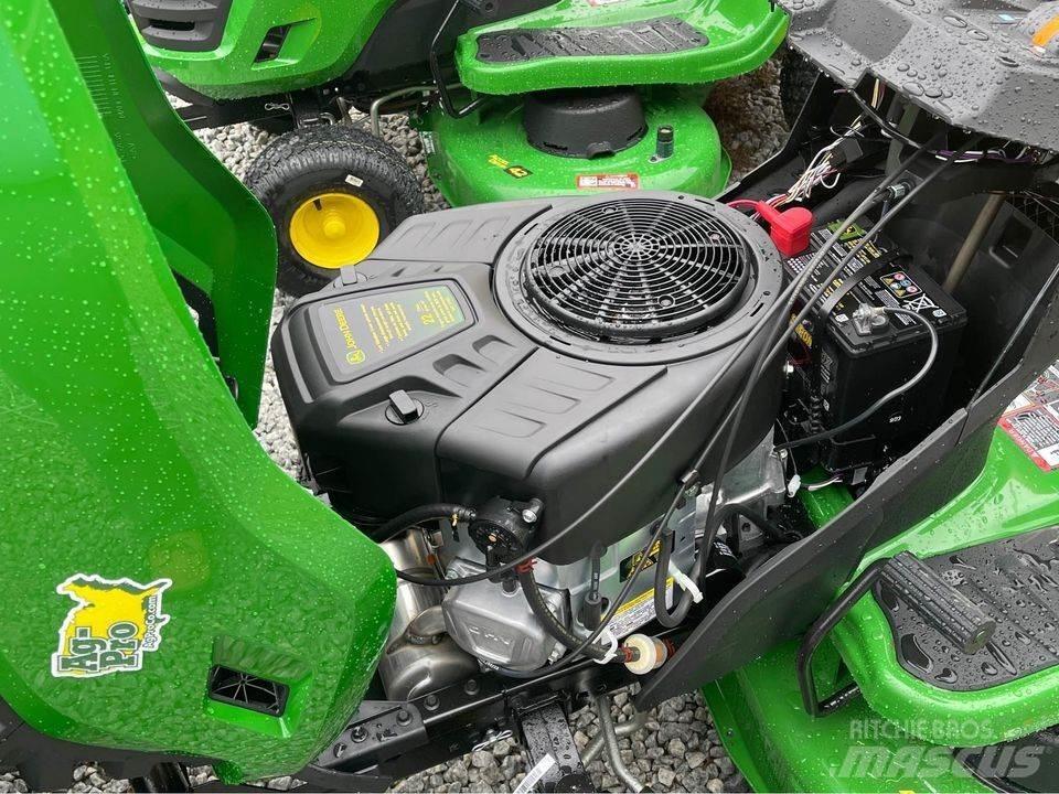 John Deere S220 جرارات مدمجة