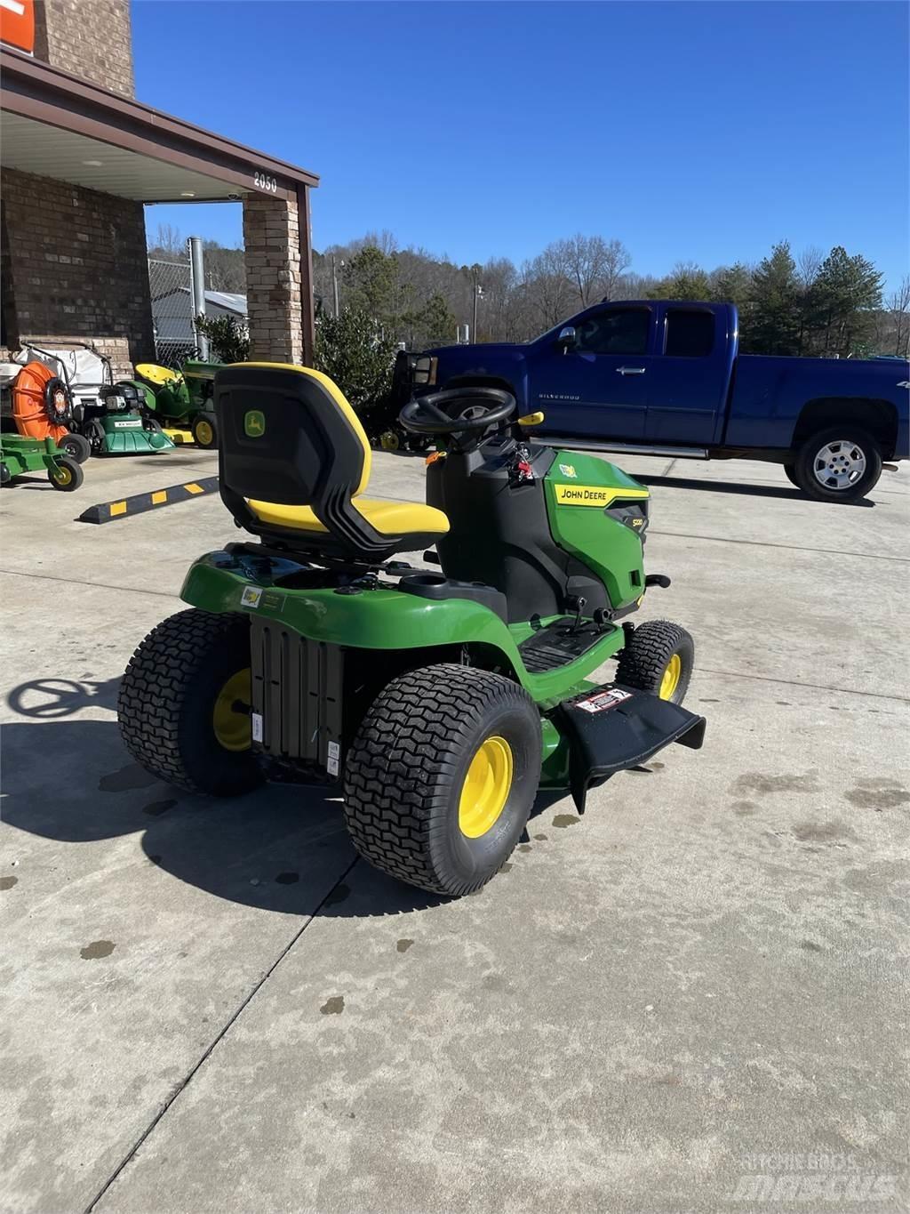 John Deere S220 ركوب الحشائش