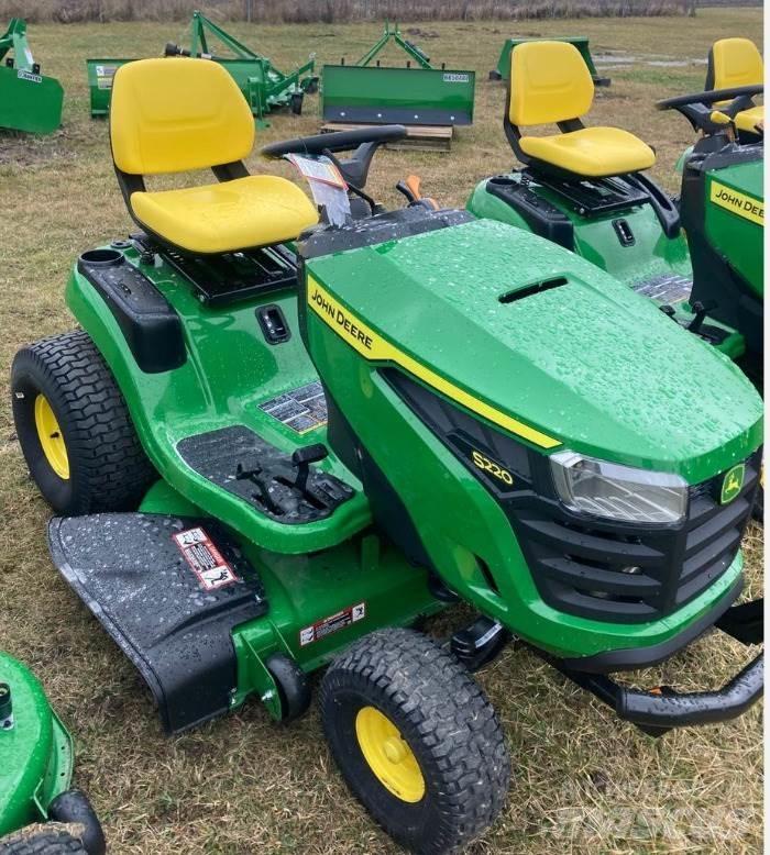 John Deere S220 جرارات مدمجة