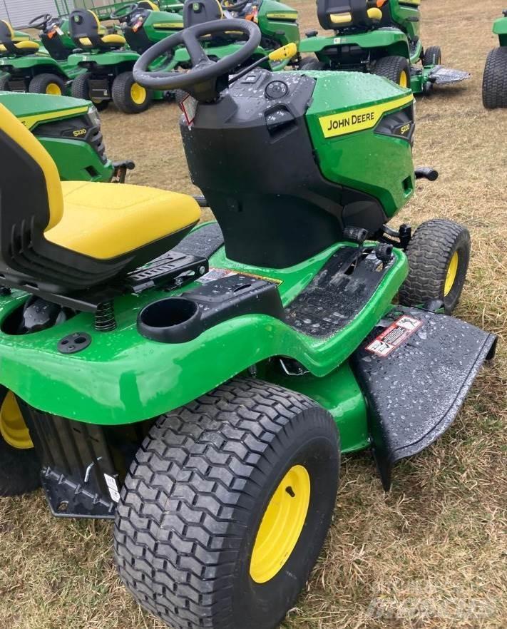 John Deere S220 جرارات مدمجة