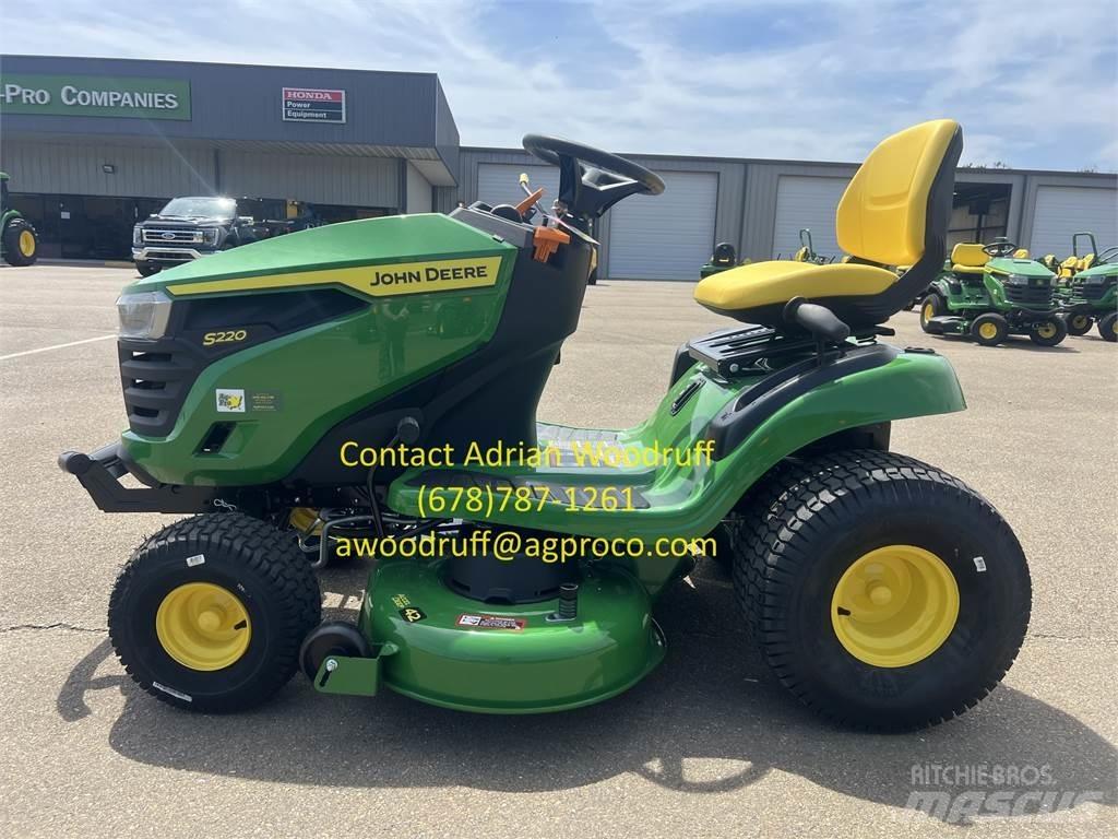 John Deere S220 ركوب الحشائش