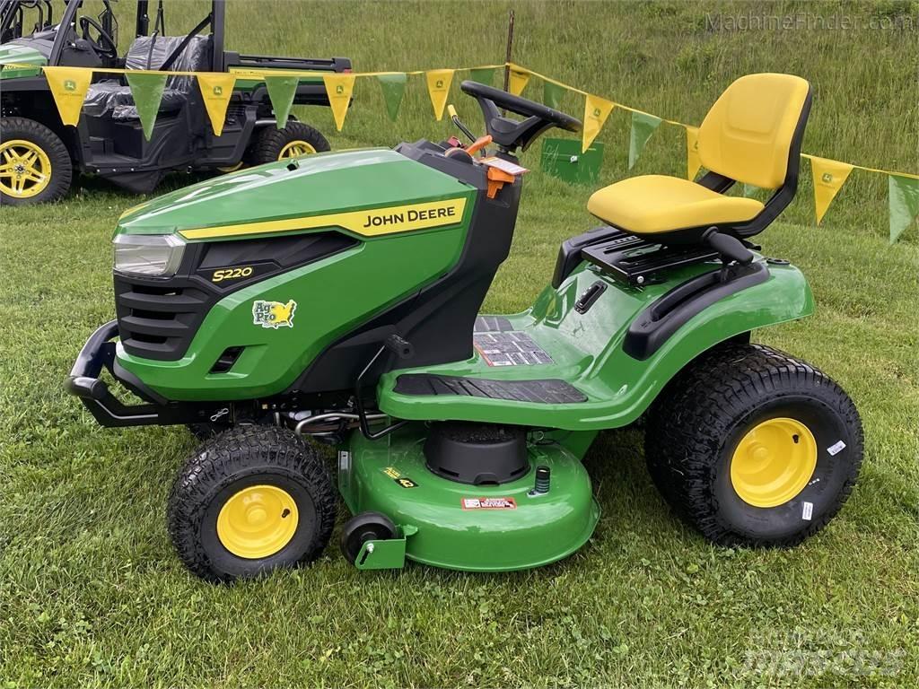 John Deere S220 ركوب الحشائش
