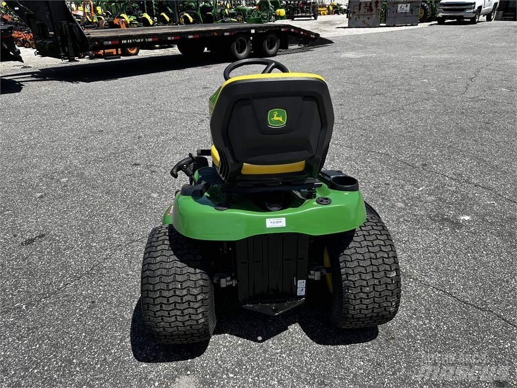 John Deere S220 ركوب الحشائش