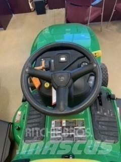 John Deere S220 ركوب الحشائش