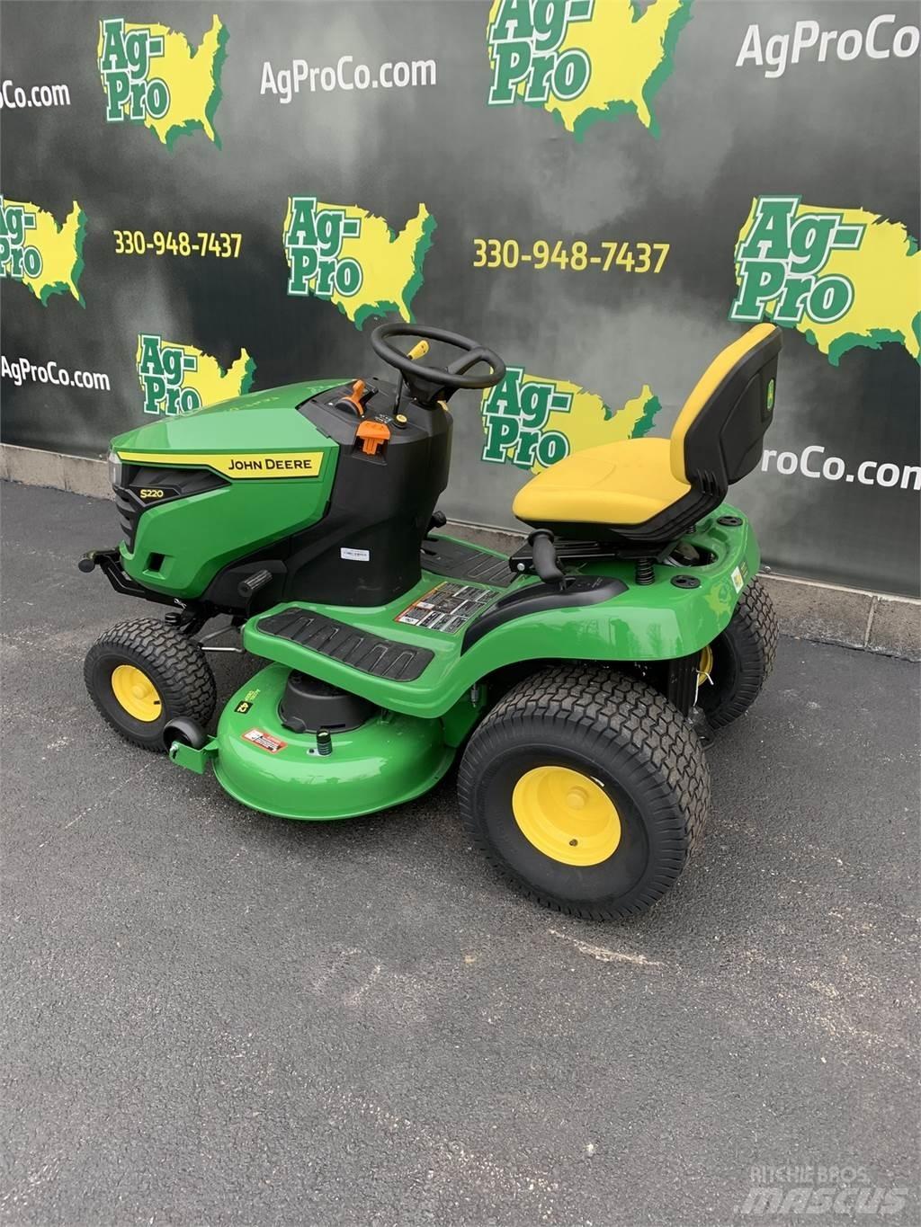 John Deere S220 ركوب الحشائش