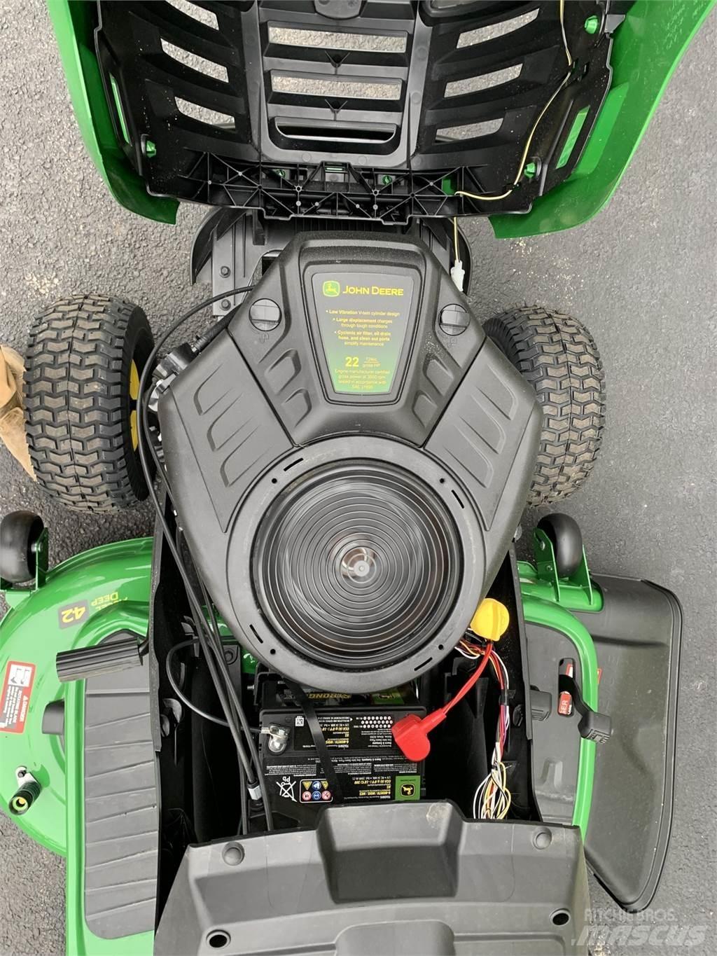 John Deere S220 ركوب الحشائش