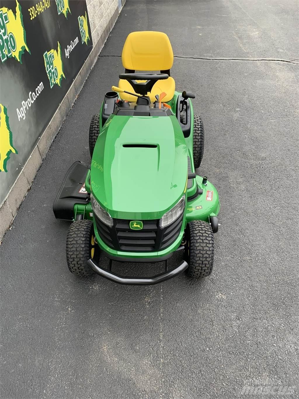 John Deere S220 ركوب الحشائش