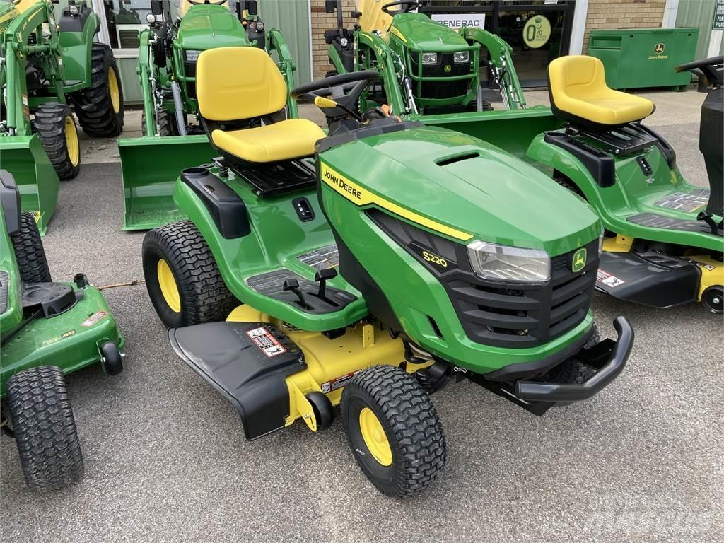 John Deere S220 جرارات مدمجة