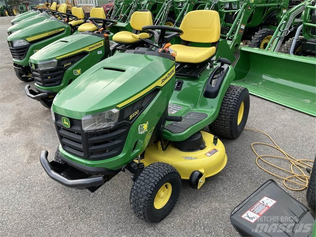 John Deere S220 جرارات مدمجة