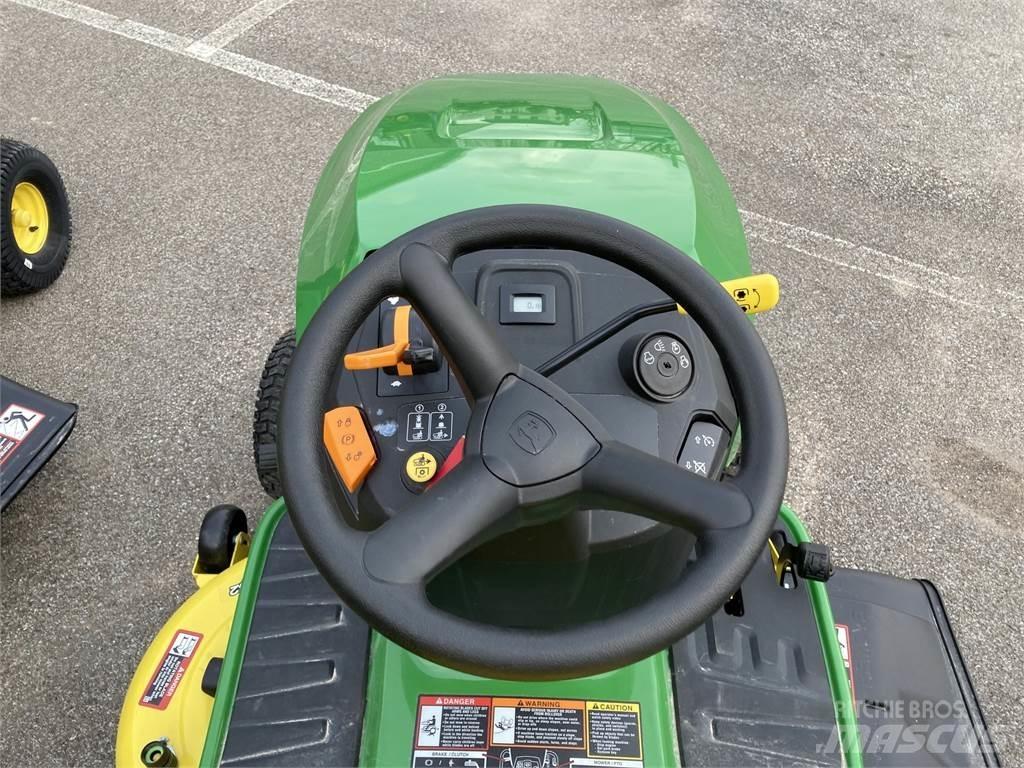 John Deere S220 جرارات مدمجة