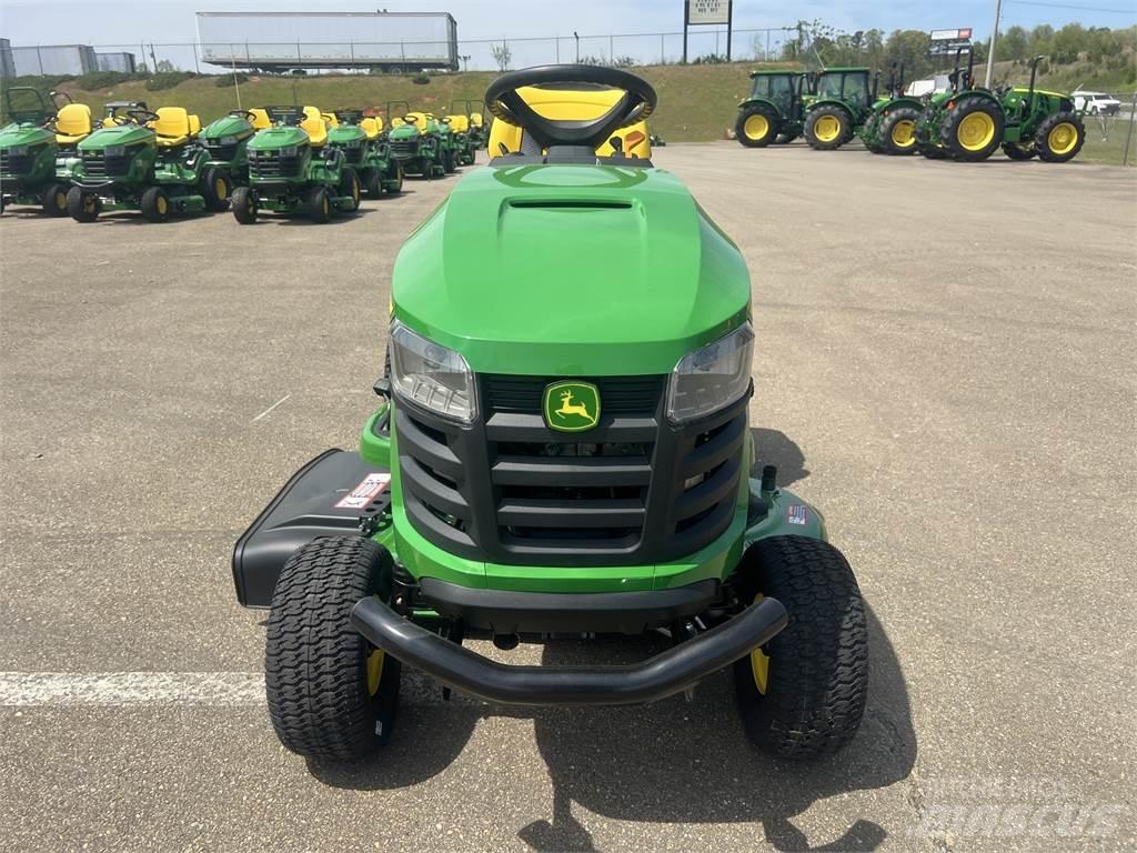 John Deere S240 جرارات مدمجة