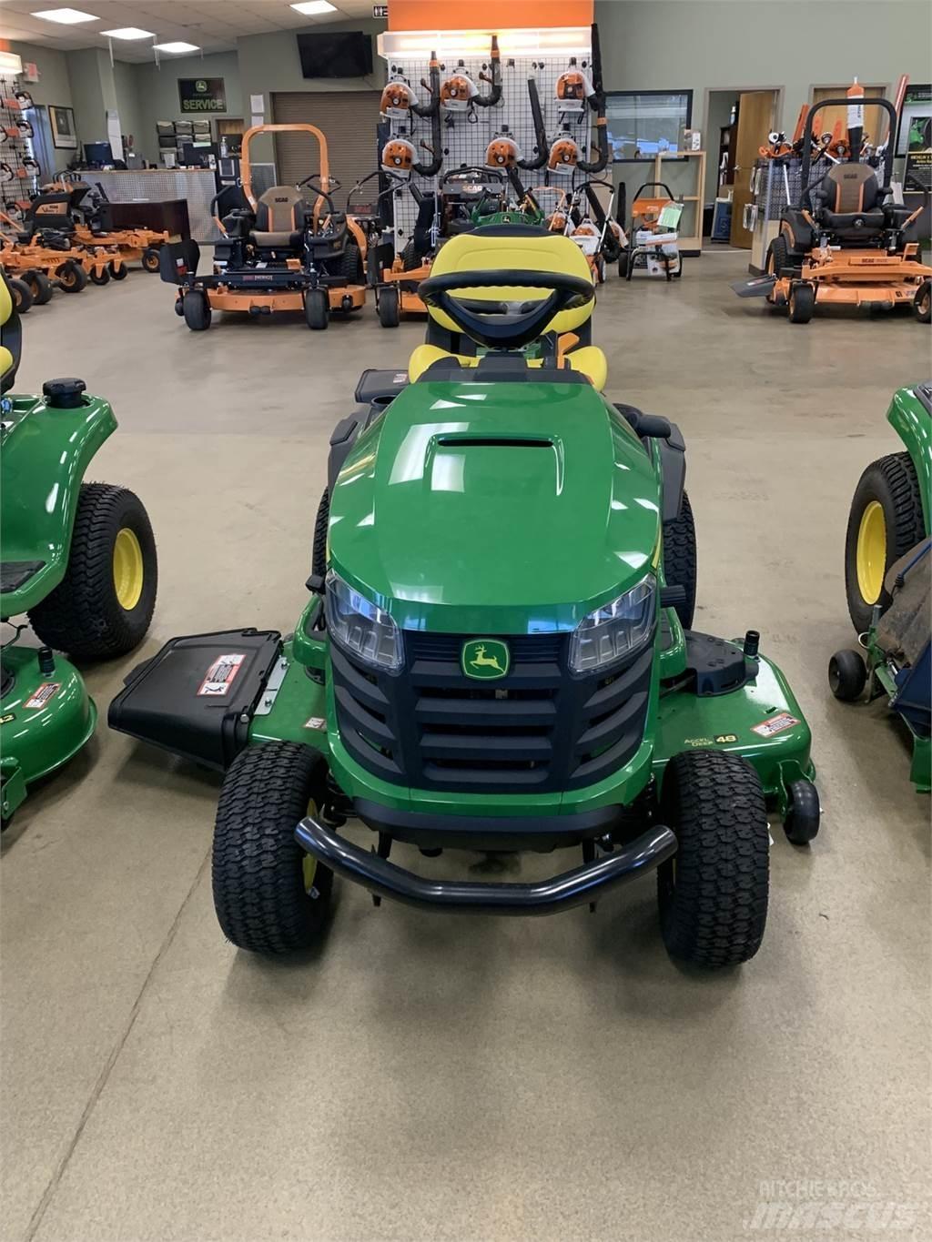 John Deere S240 جرارات مدمجة
