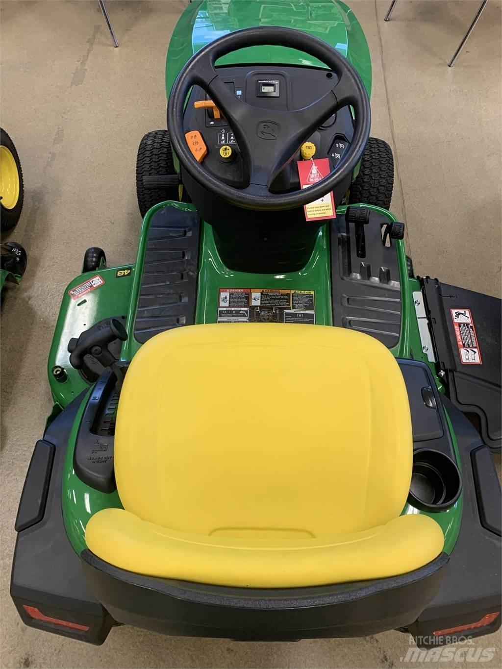 John Deere S240 جرارات مدمجة