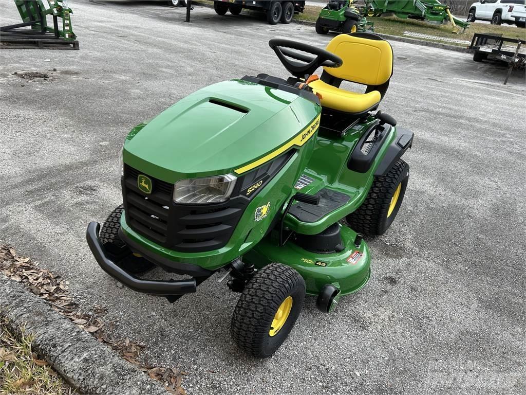 John Deere S240 جرارات مدمجة