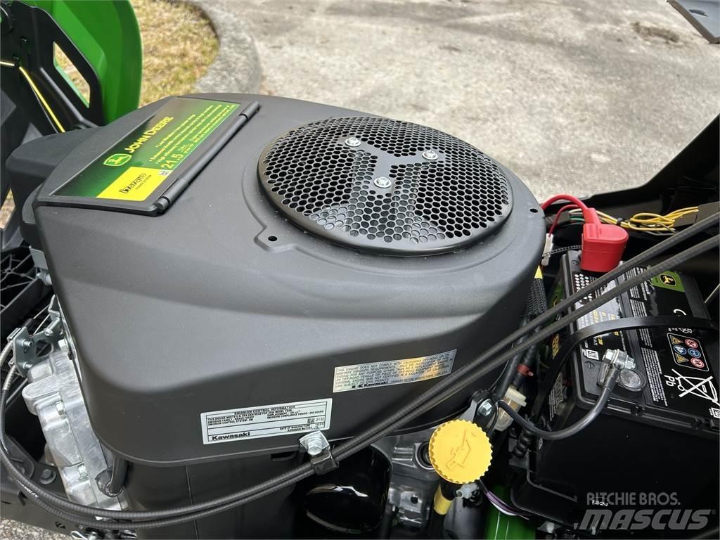 John Deere S240 جرارات مدمجة