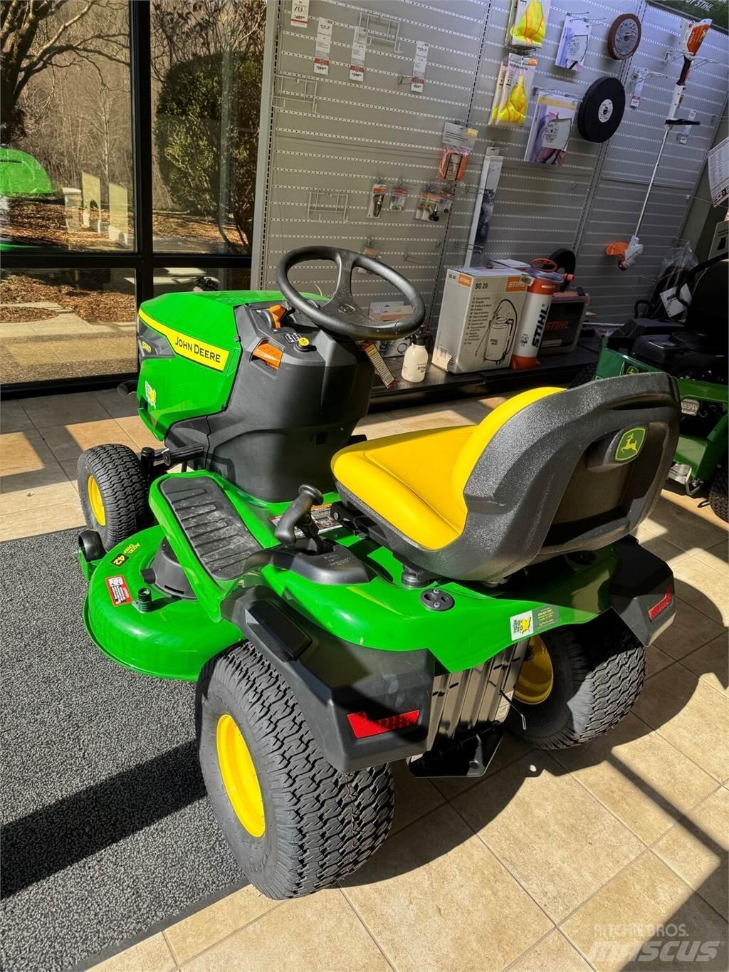 John Deere S240 جرارات مدمجة