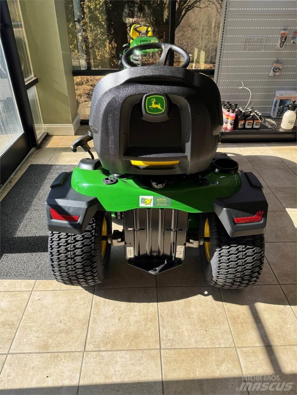 John Deere S240 جرارات مدمجة