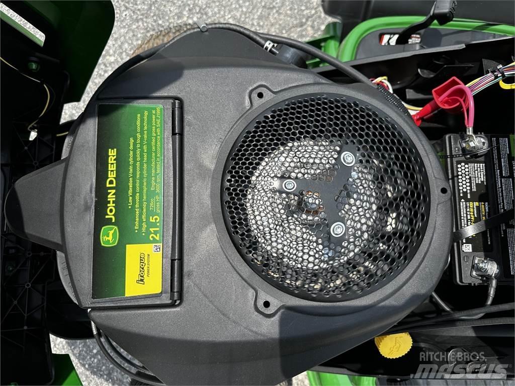 John Deere S240 جرارات مدمجة