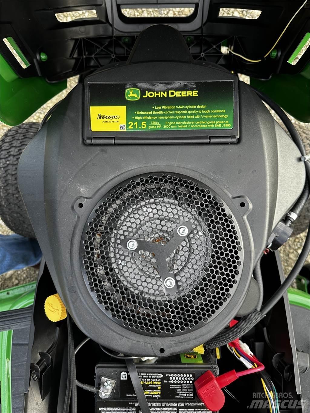 John Deere S240 جرارات مدمجة