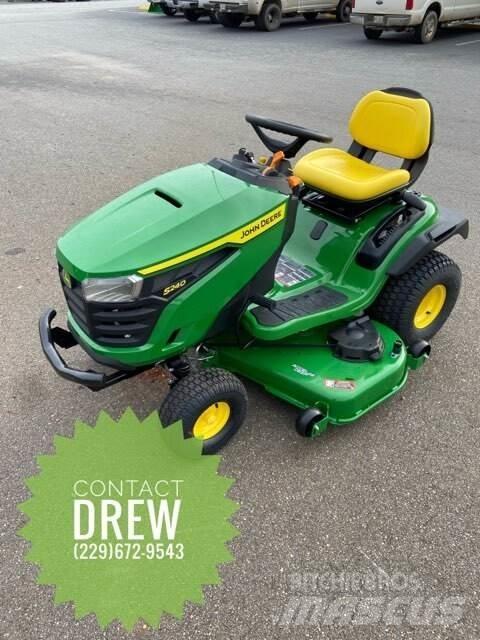 John Deere S240 جرارات مدمجة