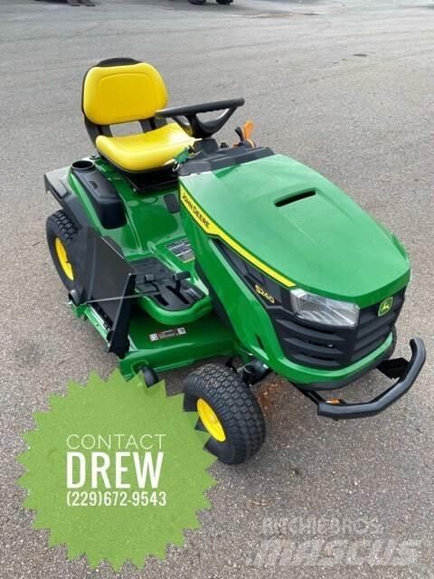 John Deere S240 جرارات مدمجة