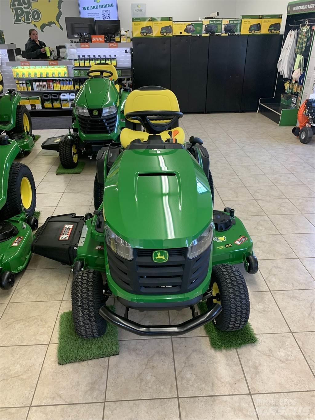 John Deere S240 جرارات مدمجة