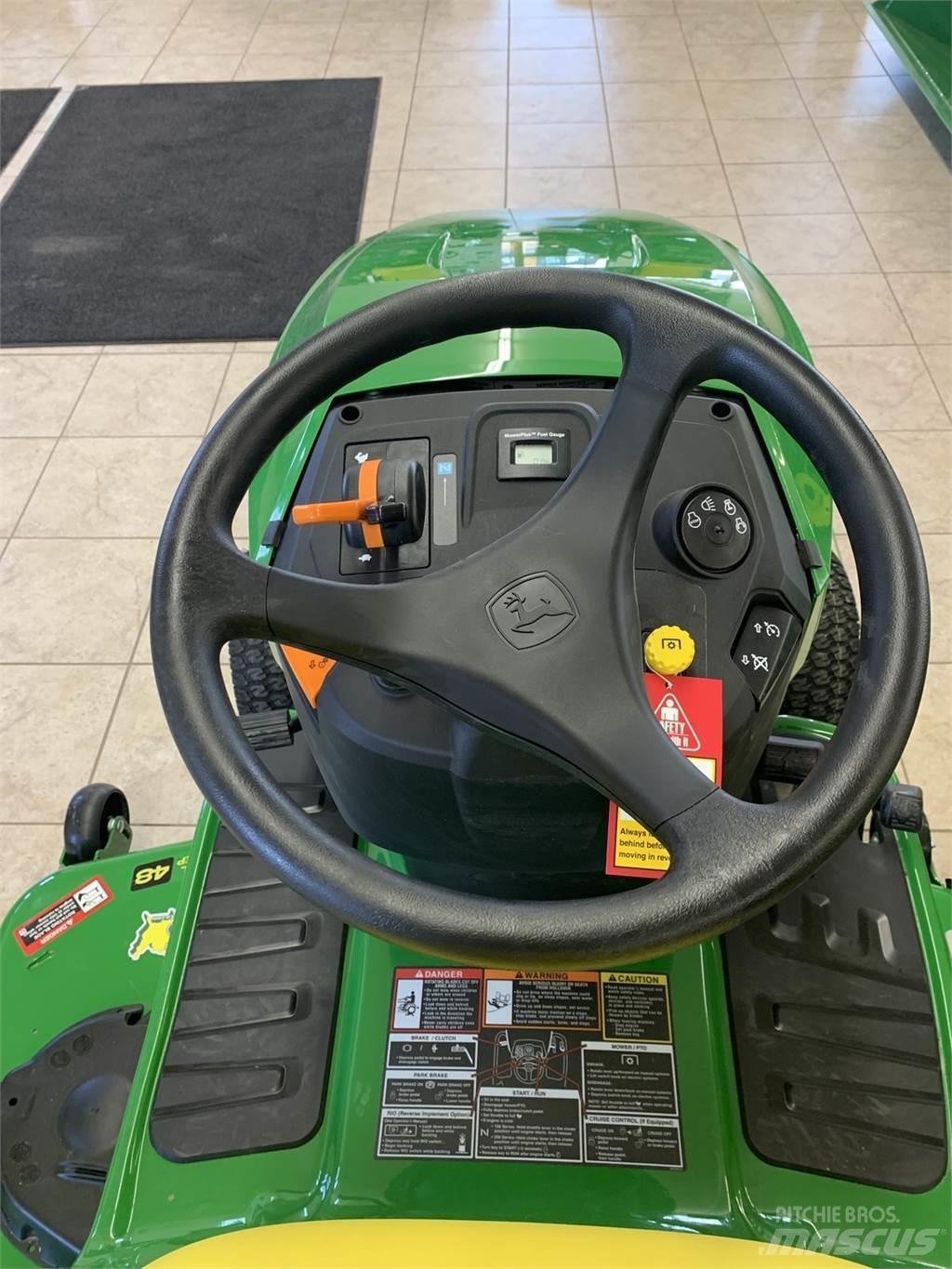John Deere S240 جرارات مدمجة
