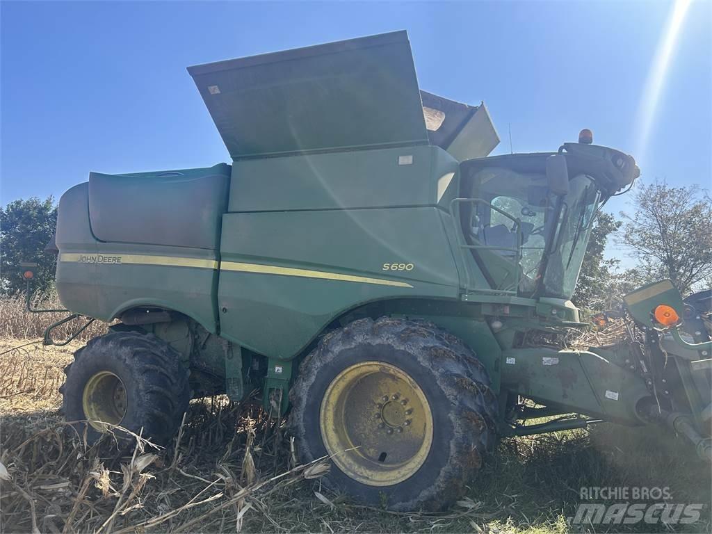 John Deere S690 حصادات