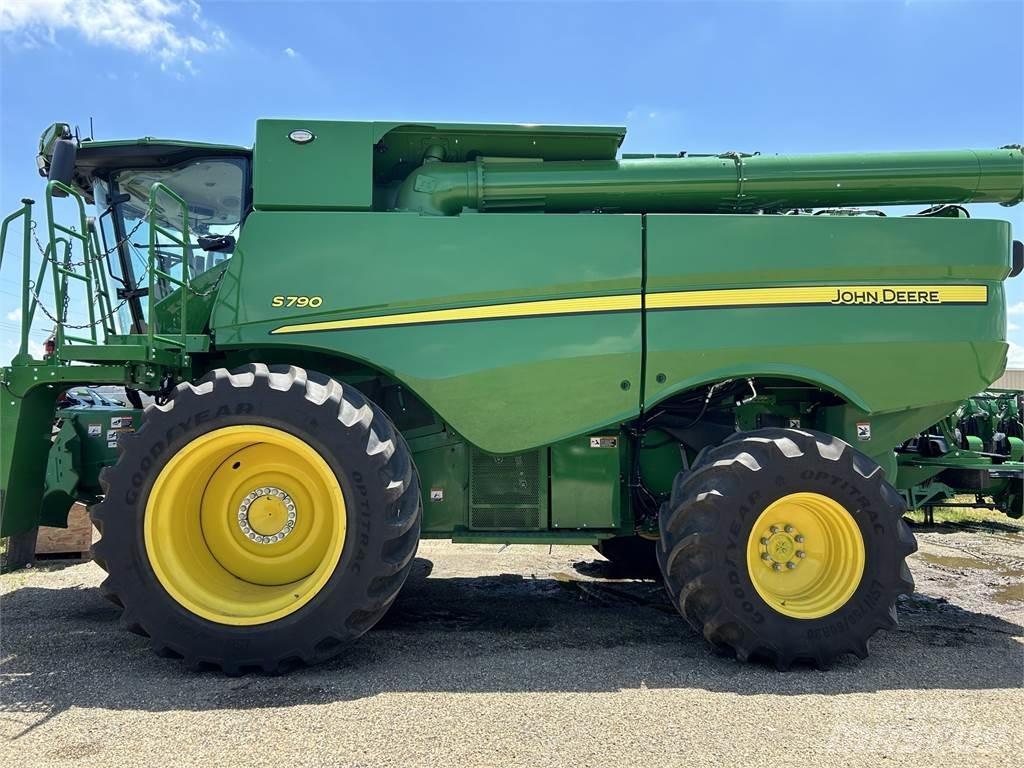 John Deere S790 حصادات