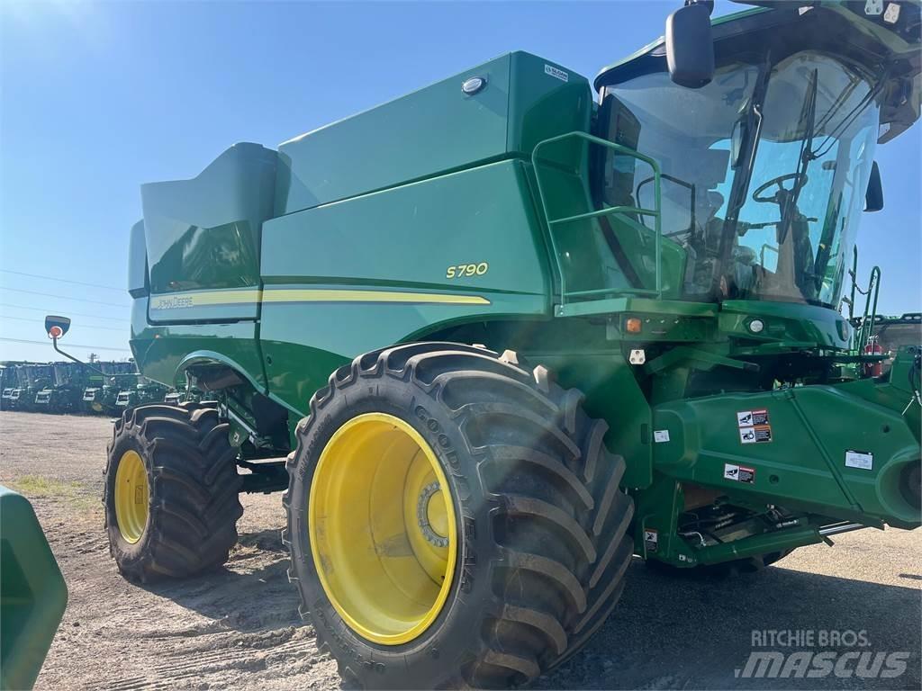 John Deere S790 حصادات