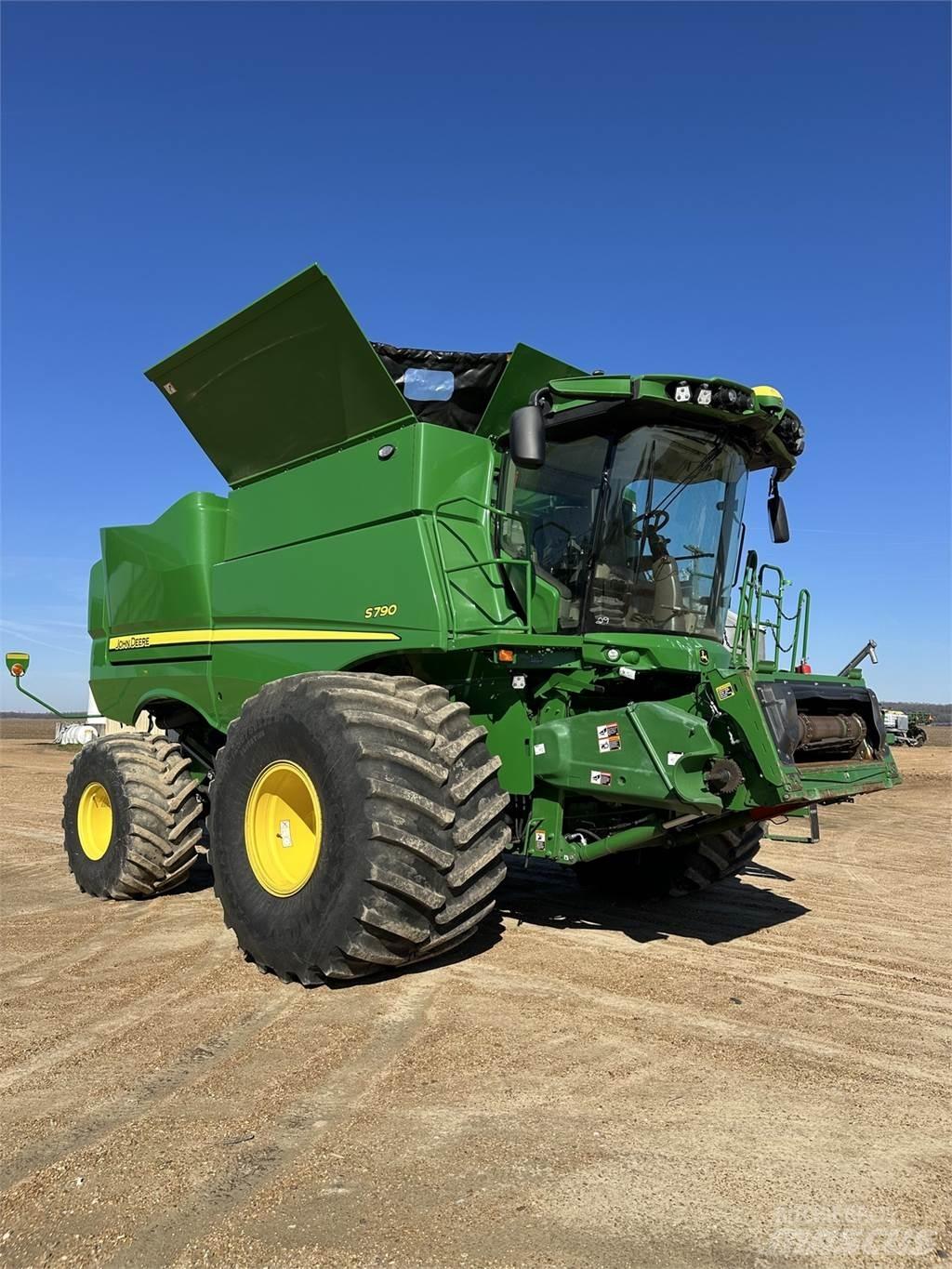 John Deere S790 حصادات