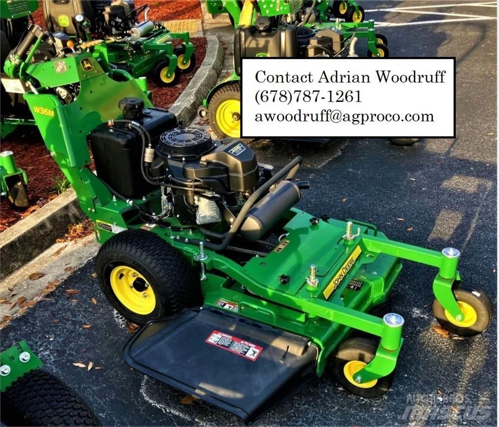 John Deere W36M جز العشب خلف الكهف