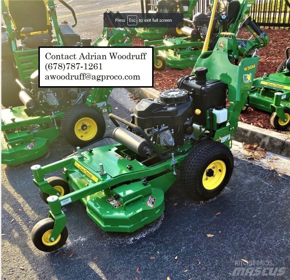 John Deere W36M جز العشب خلف الكهف