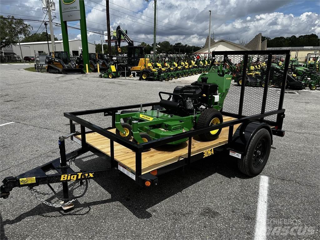 John Deere W36M جز العشب خلف الكهف