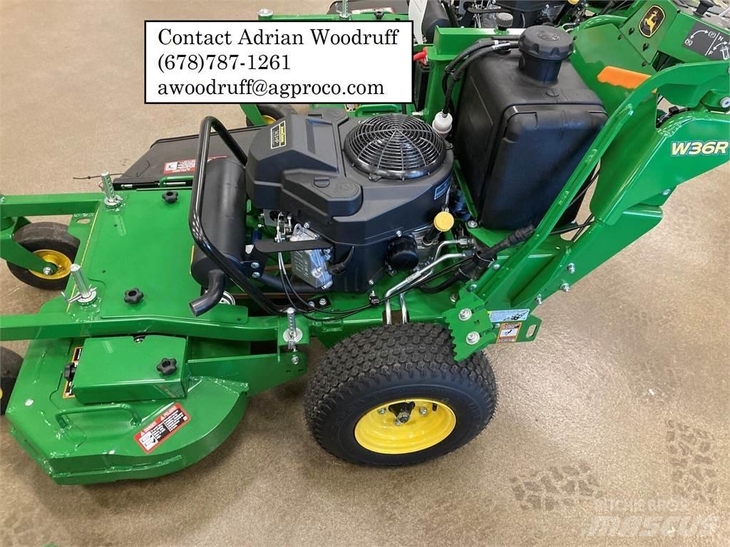 John Deere W36R جز العشب خلف الكهف