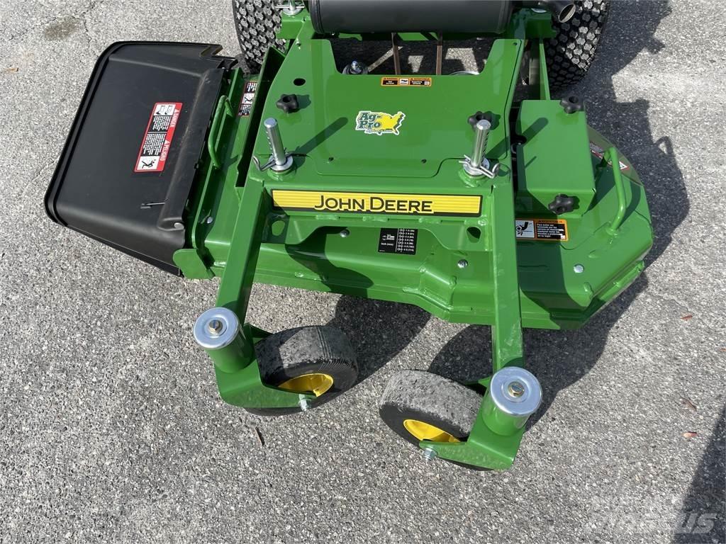 John Deere W36R جز العشب خلف الكهف