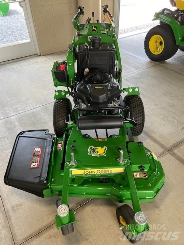 John Deere W36R جز العشب خلف الكهف
