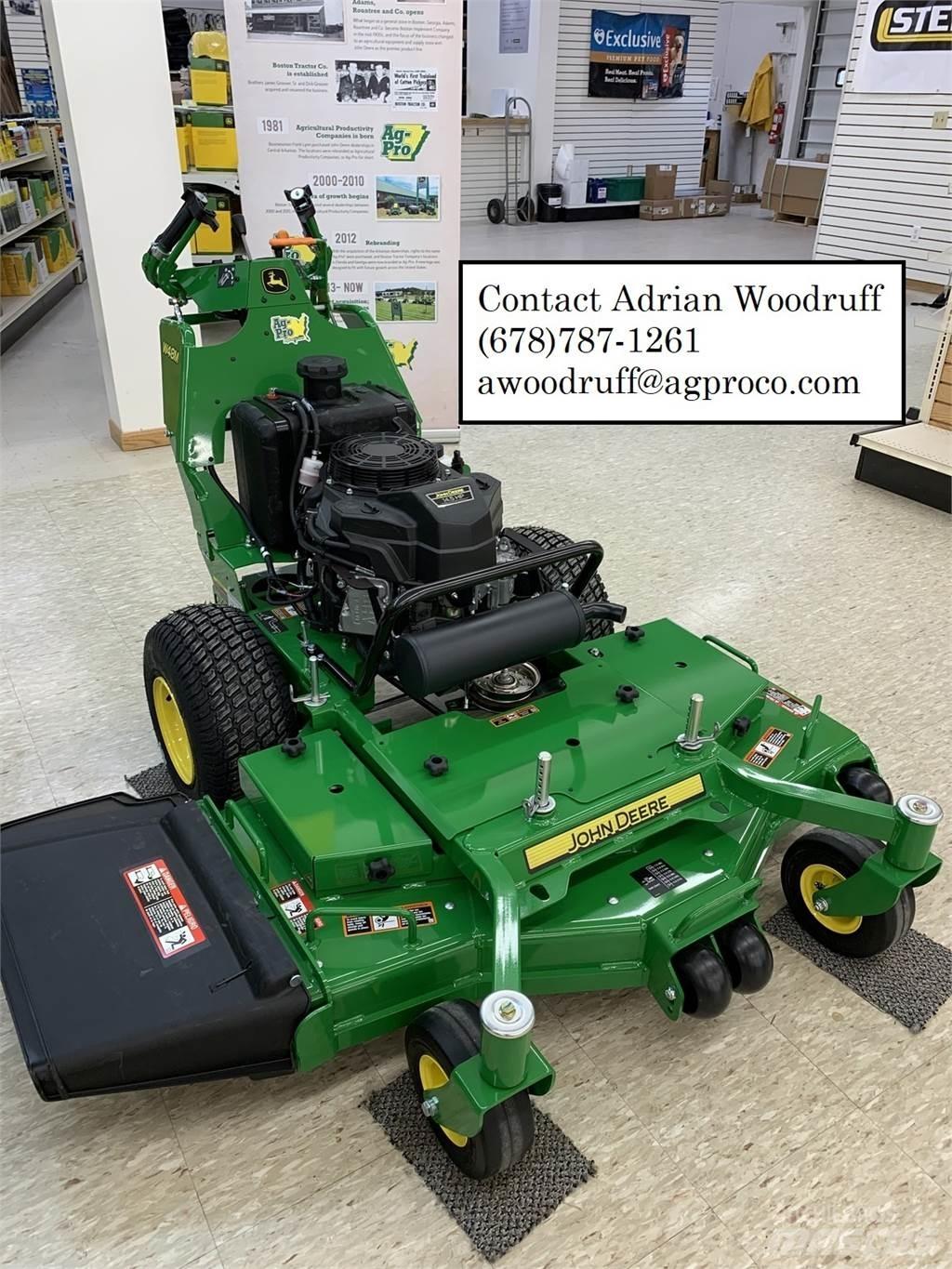 John Deere W48M جز العشب خلف الكهف