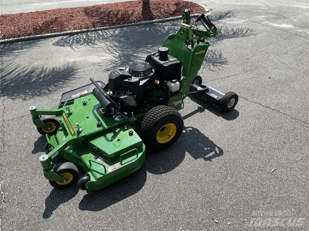 John Deere W48M جز العشب خلف الكهف