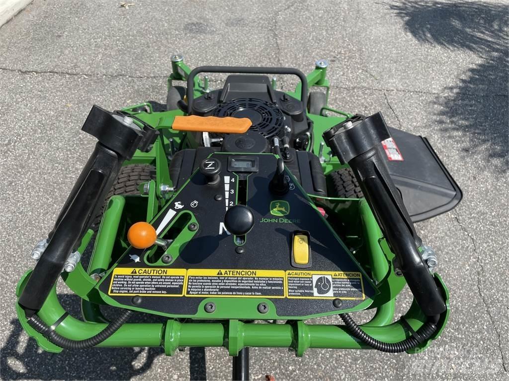 John Deere W48M جز العشب خلف الكهف