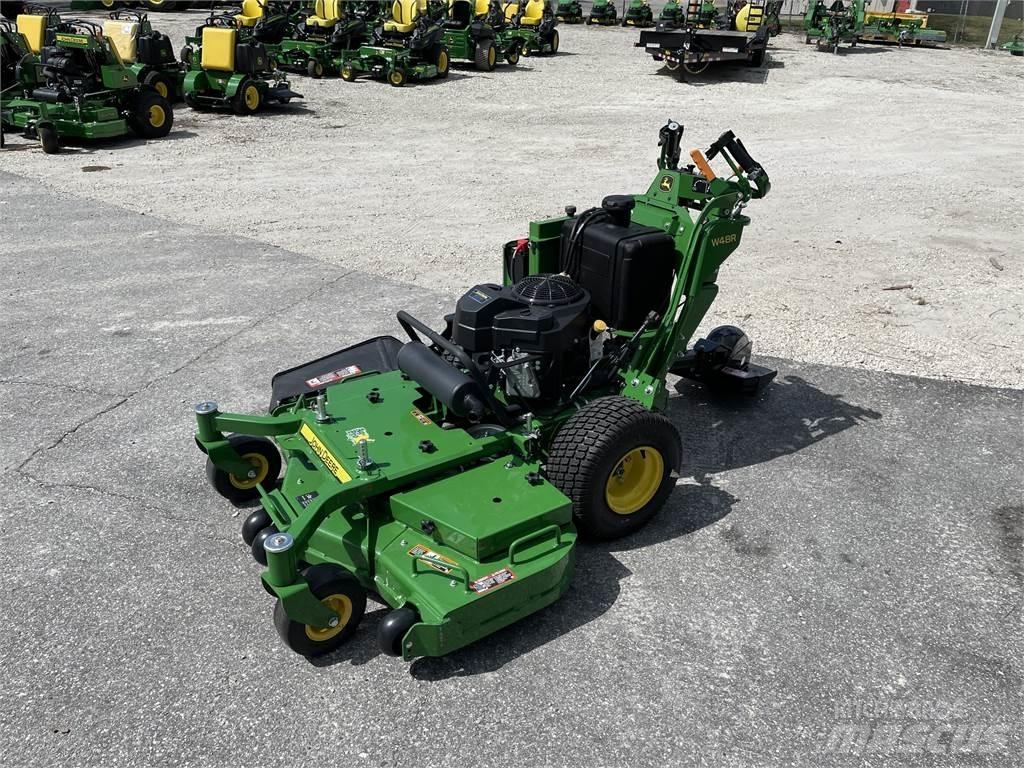 John Deere W48R جز العشب خلف الكهف