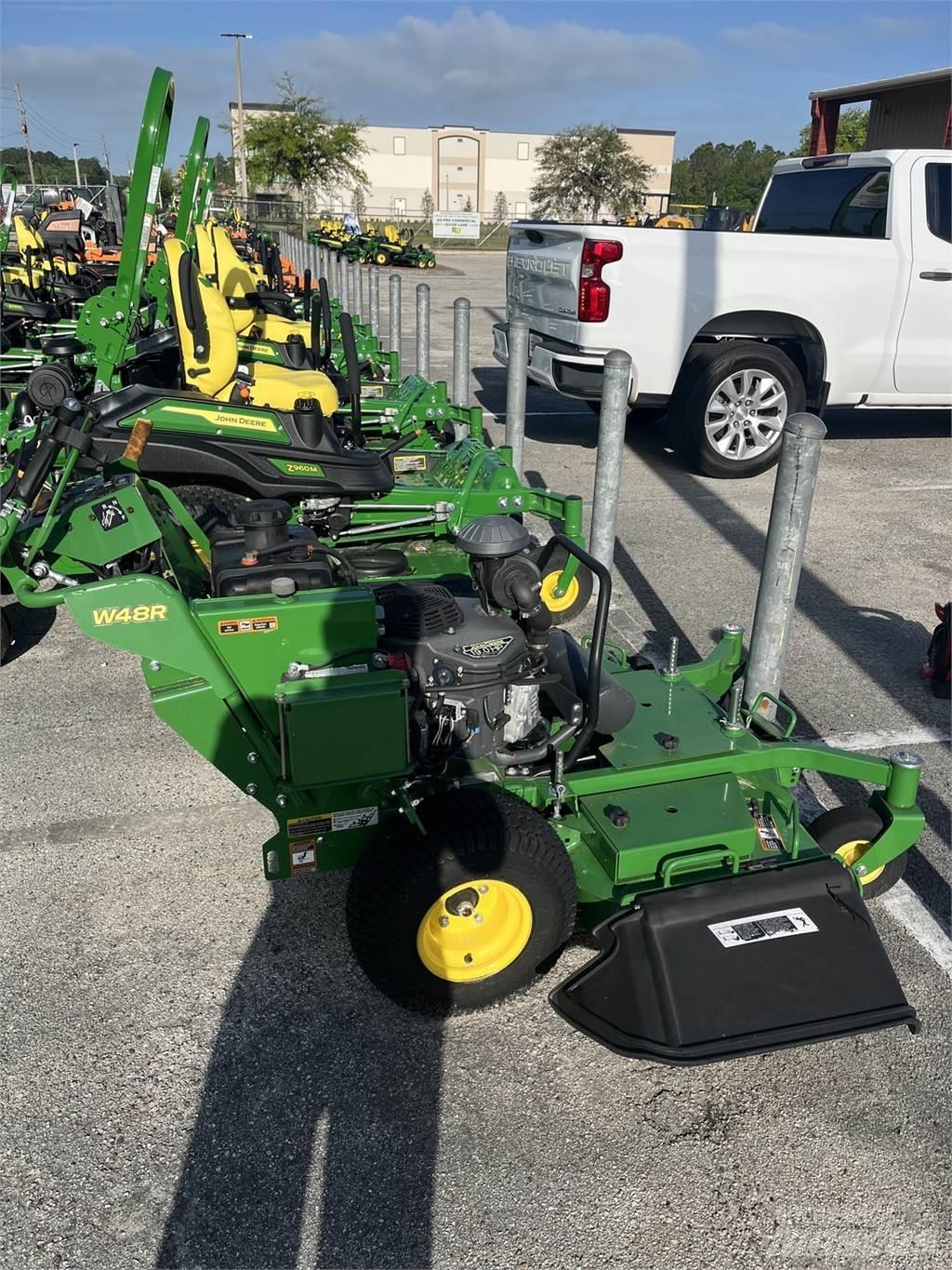 John Deere W48R جز العشب خلف الكهف