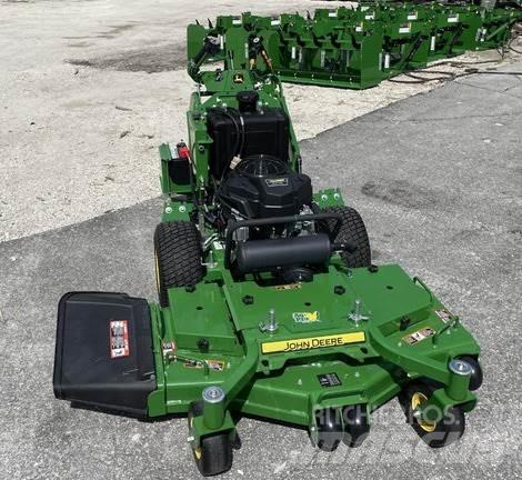 John Deere W48R جز العشب خلف الكهف