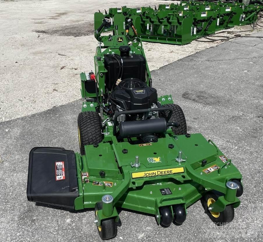 John Deere W48R جز العشب خلف الكهف